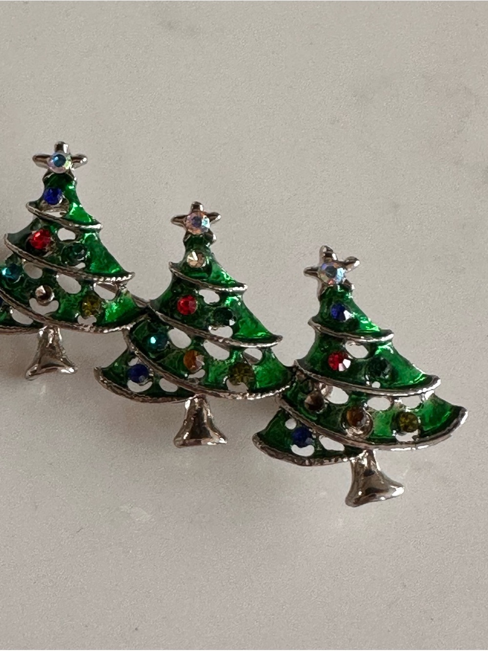 Silver-Tone Green CHRISTMAS Holiday Tree Pin brooch with Multicolor Rhinestones